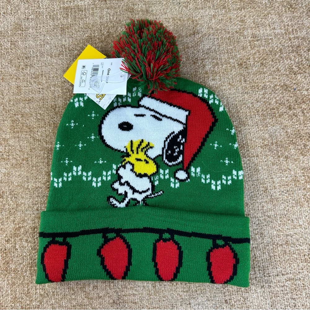 Peanuts Snoopy NWT Pom Beanie/Toboggan Hat Green/Red One Size Unisex